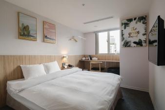Hotel attic, Taipei