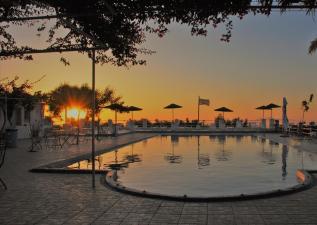 hotel Santorini Camping & Hostel