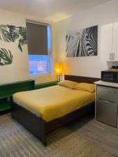 Queen Nest Hotel, Toronto