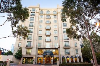 hotel Mantra on Jolimont Melbourne