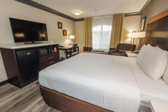 hotel Comfort Inn & Suites Near Universal - N Hollywood - Burbank, Los Angeles