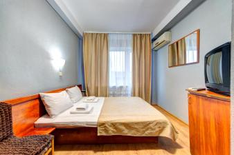 Holosiyvsky Hotel, Kiev