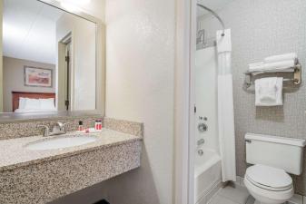 Days Hotel by Wyndham University Ave SE, Minneapolis