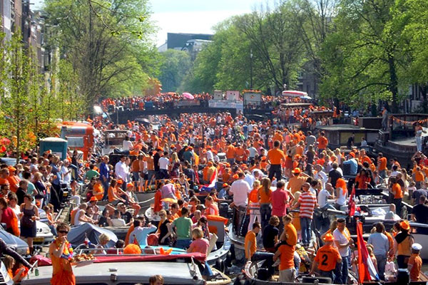 kingsday amsterdam on the canals