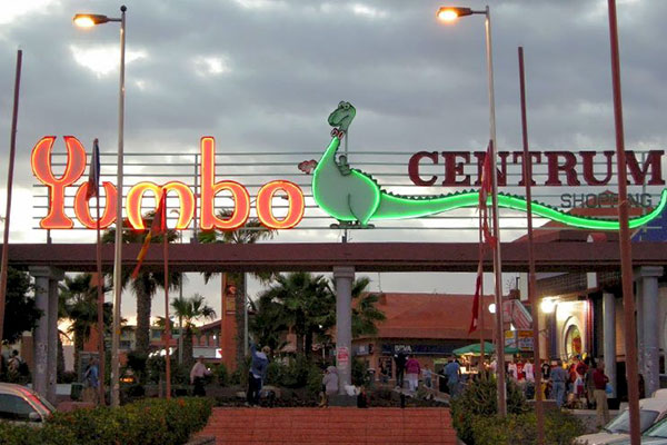entrance sign Yumbo center