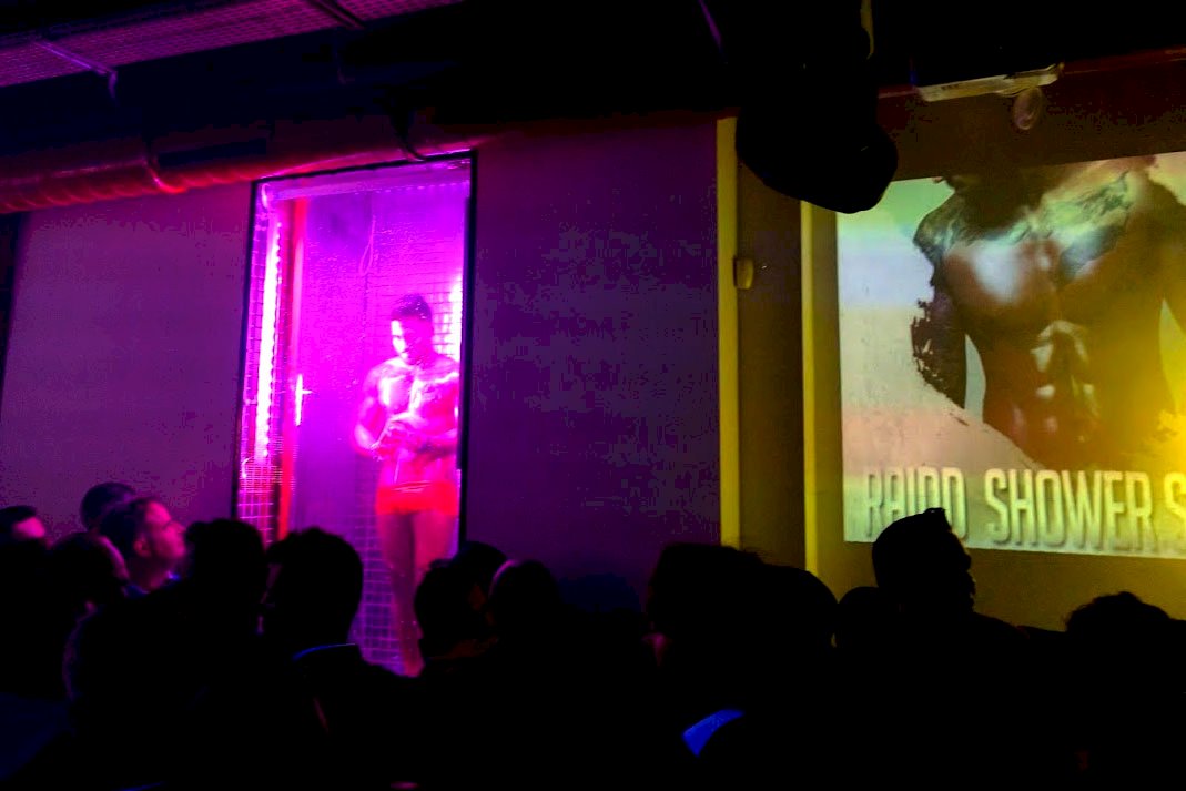 Raidd bar show